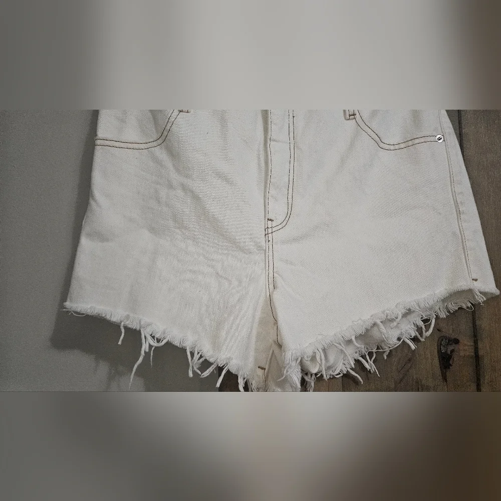 BLUE REVIVAL Outlaw Shorts In Cream Denim Frayed Bottoms. Size 25 NWT